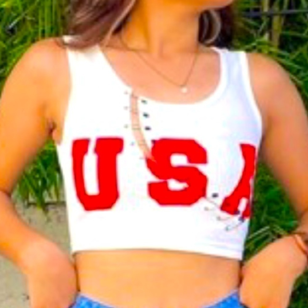 SHEIN Pin Front Letter Graphic Crop Tank Top and AEO Jean Shirties - Picture 2 of 6